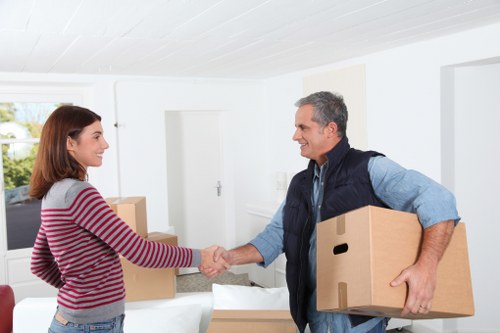Packing and loading support for a property move in Belvedere